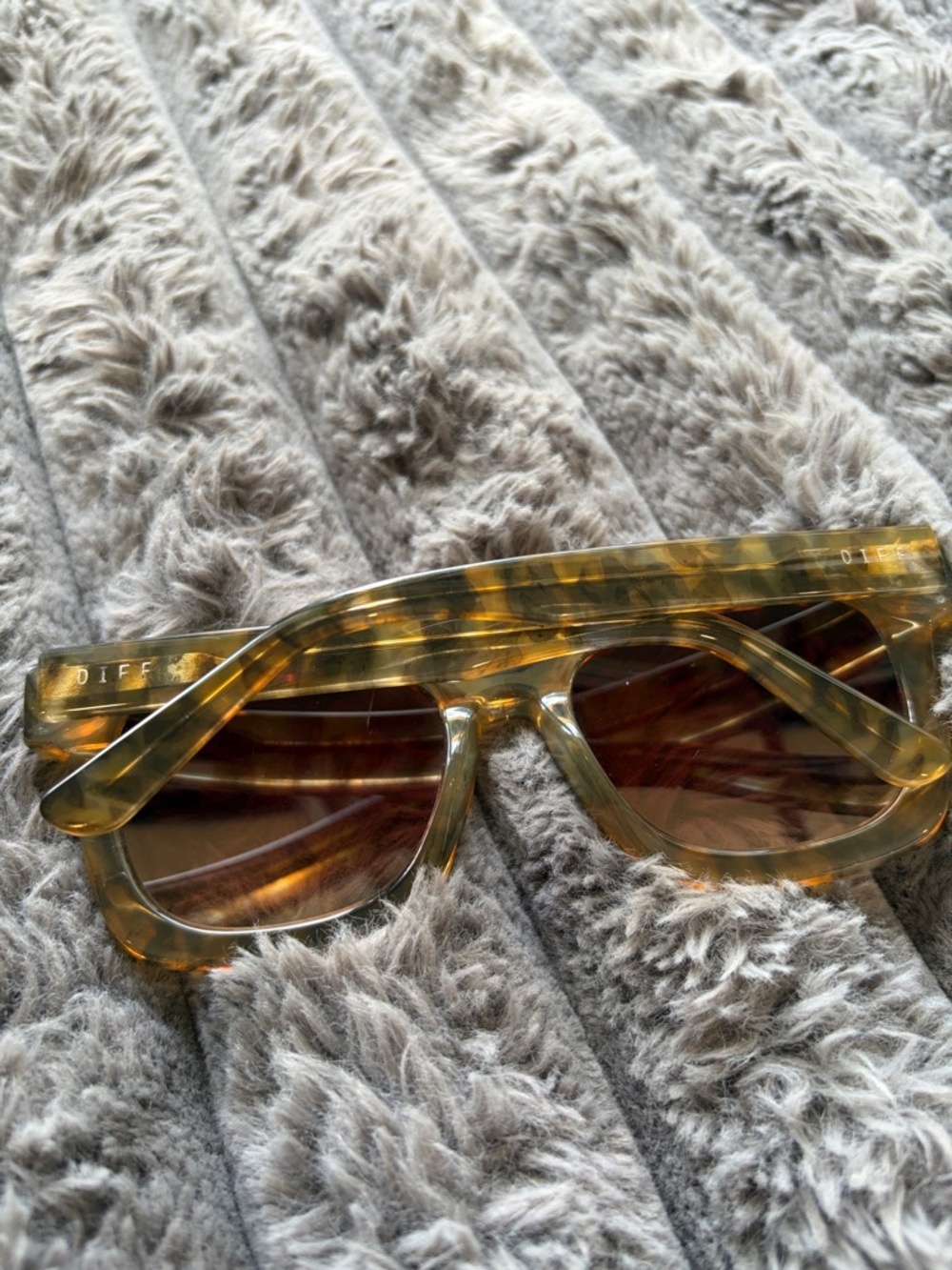 Diff Eyewear Tortoise Green Frame Sunglasses with Brown Lenses - Picture 2 of 4